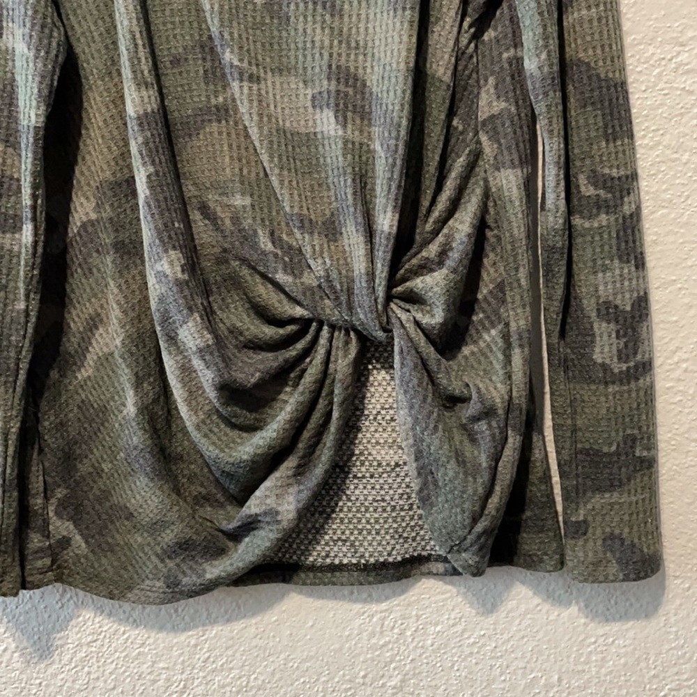 Camo pink Lily long sleeve shirt size small - Picture 2 of 3